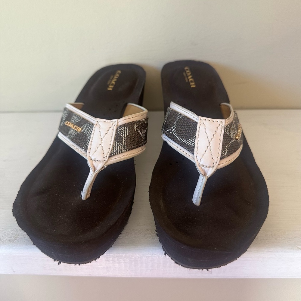 Coach Jolene Monogram Flip Flop - Size 6.5 - Picture 10 of 12